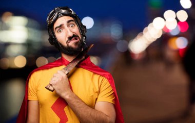 bıçak ile deli süper kahraman