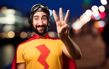 sayı işareti ile deli süper kahraman