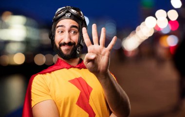 sayı işareti ile deli süper kahraman