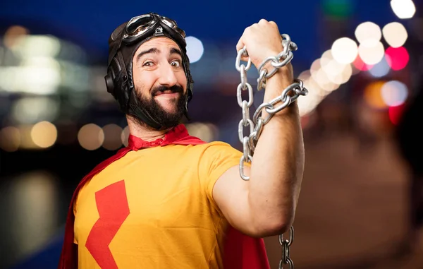 Superhéroe loco con una cadena —  Fotos de Stock