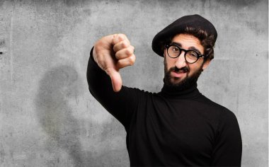 kabuk işareti ile genç Fransız sanatçı