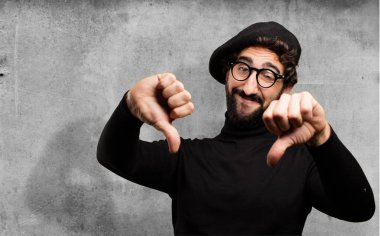 kabuk işareti ile genç Fransız sanatçı