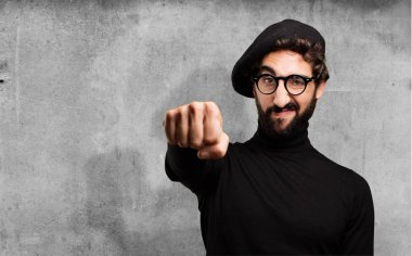 yumruk işareti ile genç Fransız sanatçı