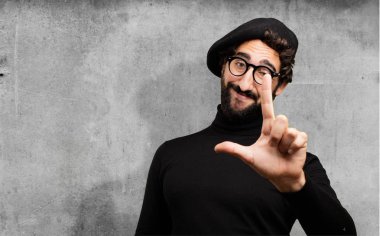 kaybeden işareti ile genç Fransız sanatçı