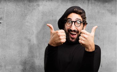 Tamam işareti ile genç Fransız sanatçı