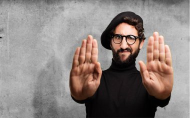 Dur işareti genç Fransız sanatçı