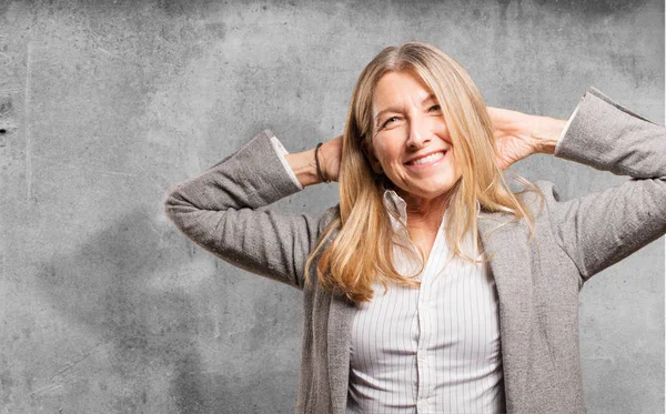 Anziana bella donna sorridente — Foto Stock