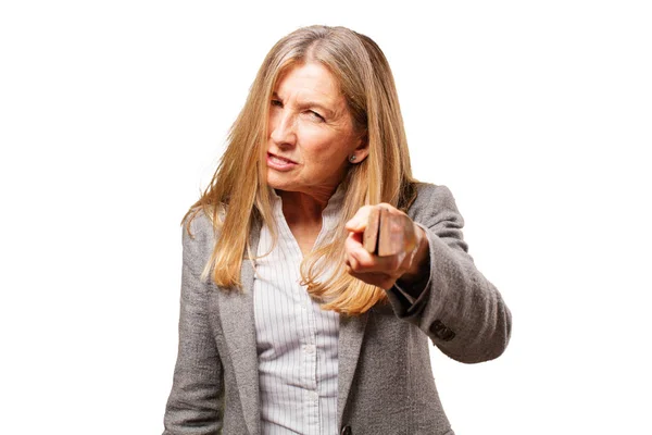 Senior hermosa mujer con cuchillo —  Fotos de Stock