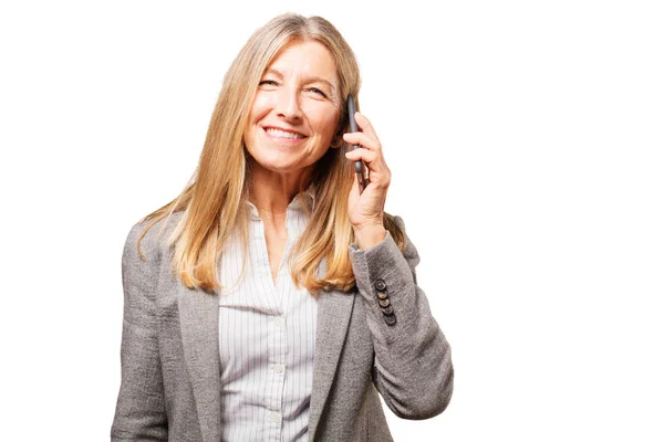 Mulher bonita sênior com telefone móvel — Fotografia de Stock