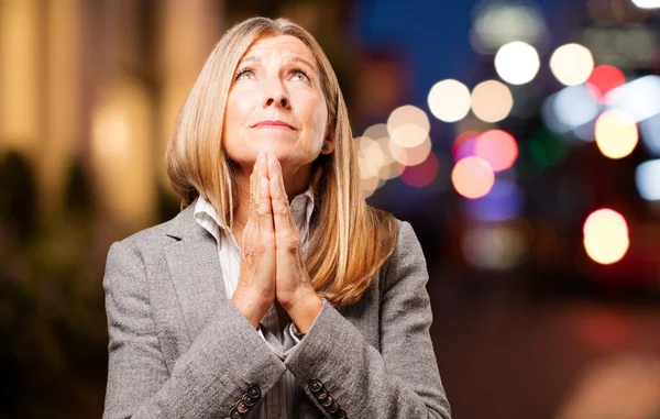 Senior beautiful woman praying — стоковое фото