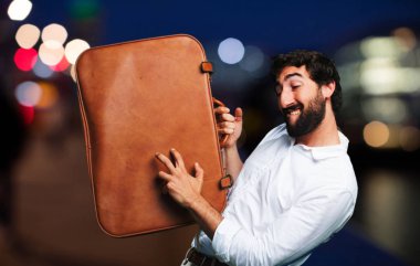 seyahat çantası ile komik delikanlı