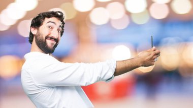 cep telefonu ile komik delikanlı