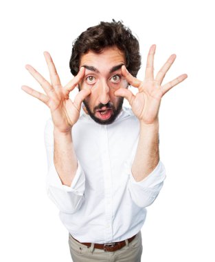 Genç komik adam şaşırmış