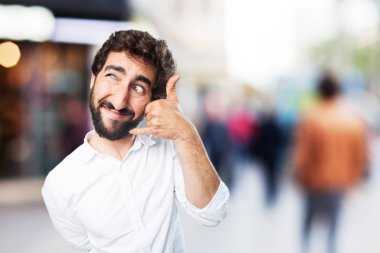 adam çağrı işareti ve endişeli ifade