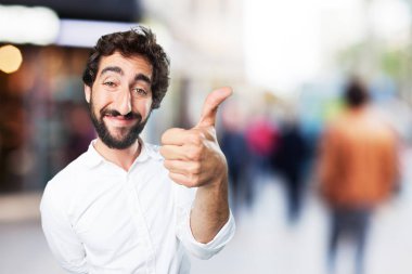 Tamam işareti ile komik delikanlı