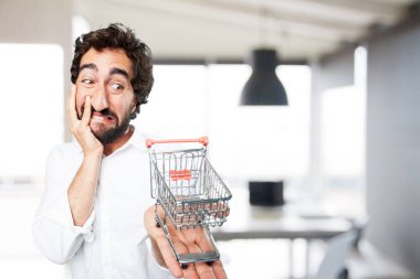 alışveriş sepeti ile adam ve ifade katılmıyorum