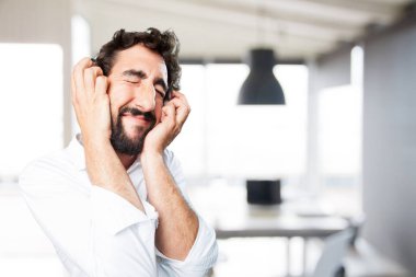 kulaklıklar ile komik delikanlı