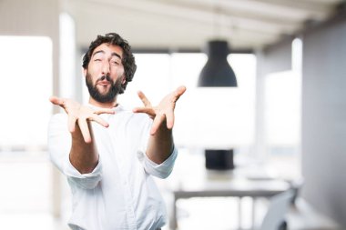 jest sürpriz ifade ile gösterilen adam