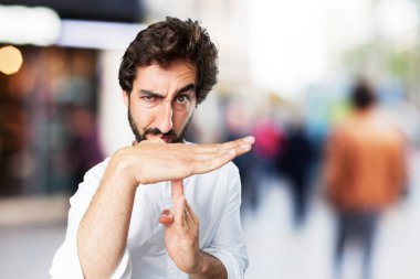 zaman aşımı işareti ile komik adam