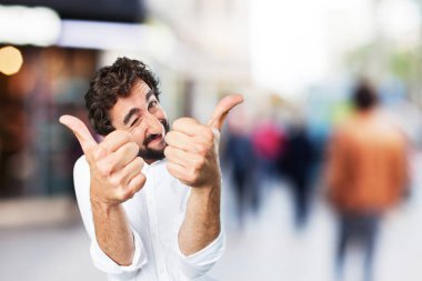 Tamam işareti ile komik delikanlı