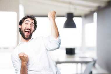 zafer işareti ile komik delikanlı