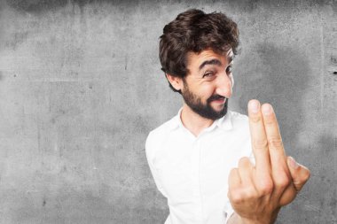 meydan okuma işareti ile komik delikanlı