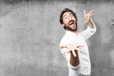 Genç komik adam gösteren jest