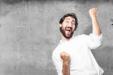 zafer işareti ile komik delikanlı