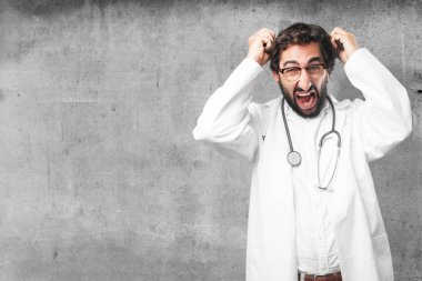 Genç komik doktor kaybeden poz