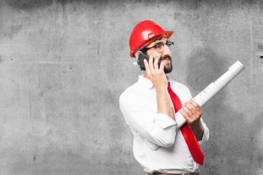 cep telefonu ile genç komik mimar 