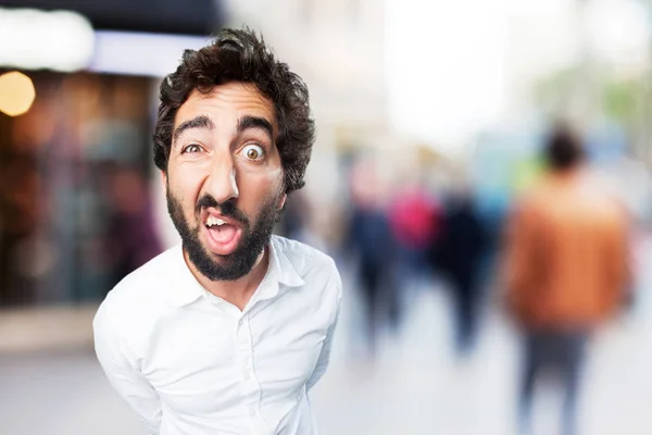 Homem em pose confusa com expressão surpresa — Fotografia de Stock