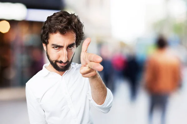 Mann mit Selbstmordgeste und widersprüchlicher Miene — Stockfoto