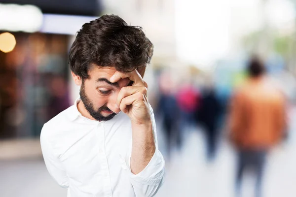 Giovane uomo divertente con segno perdente — Foto Stock