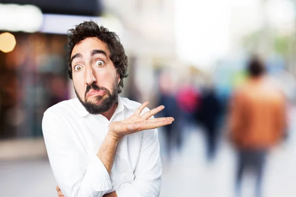 Homem em pose confusa com expressão surpresa — Fotografia de Stock