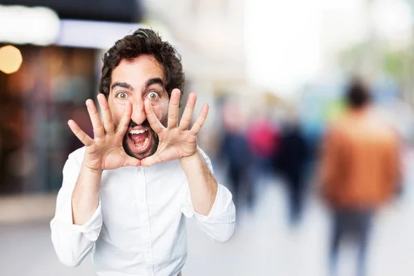 Hombre gritando con expresión de desacuerdo — Foto de Stock