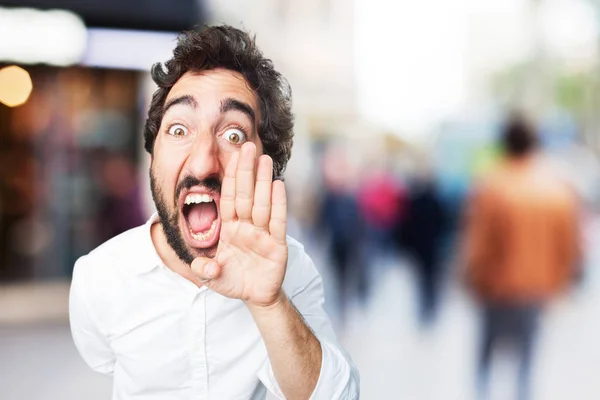 Mann brüllt mit widersprüchlicher Miene — Stockfoto