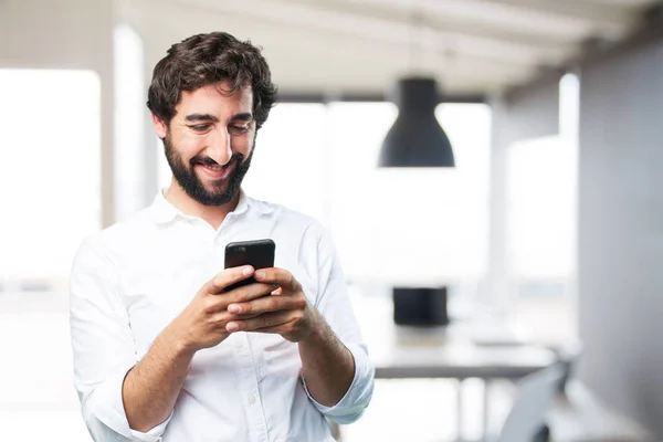 Joven divertido hombre con teléfono móvil — Foto de Stock