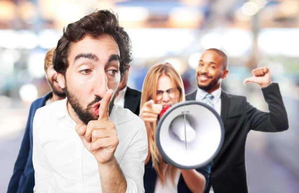 Hombre con signo de silencio y expresión en desacuerdo —  Fotos de Stock