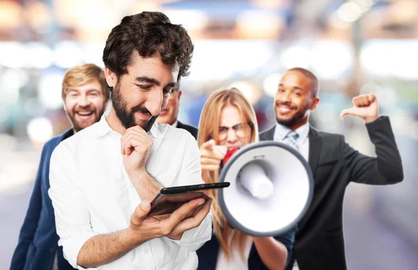 Grappige jongeman met de tablet van de scherm van de aanraking — Stockfoto