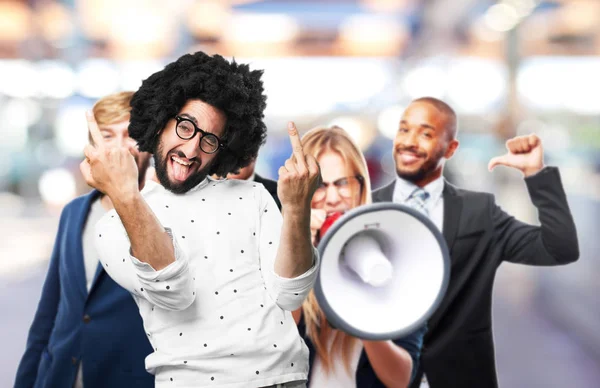 Jeune homme drôle en désaccord pose — Photo