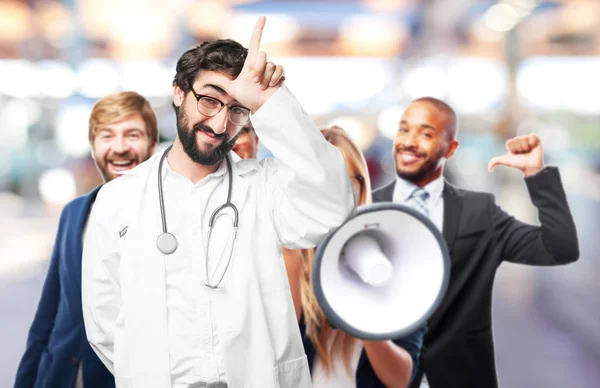 Jovem médico engraçado em postura perdedora — Fotografia de Stock