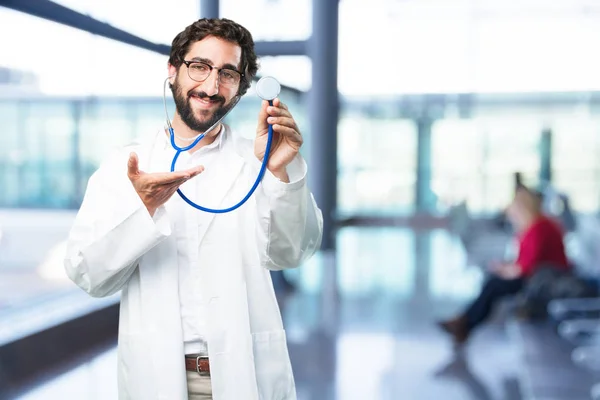 Joven médico divertido —  Fotos de Stock