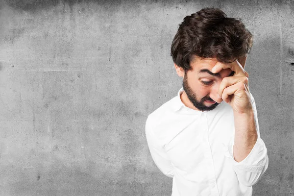 Joven divertido hombre con signo de perdedor — Foto de Stock