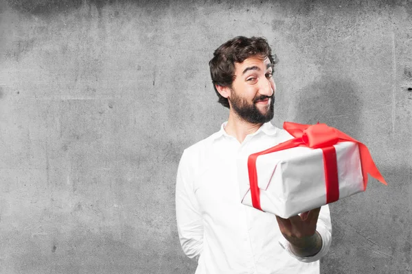 Joven divertido hombre con un regalo —  Fotos de Stock