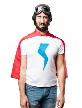 ağlayan genç süper kahraman