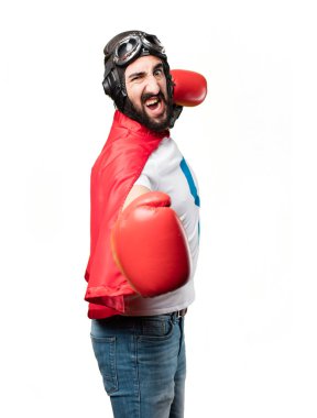 Boks eldivenleri ile genç süper kahraman