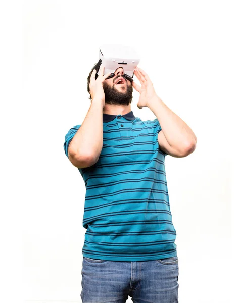 Giovane uomo fresco con occhiali virtuali — Foto Stock
