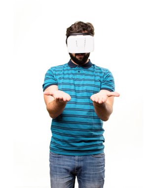 sanal gözlüklü genç serin adam