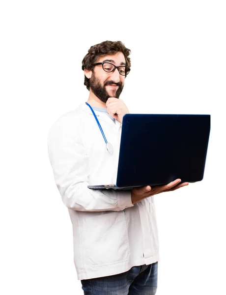 Joven doctor hombre con un ordenador portátil — Foto de Stock