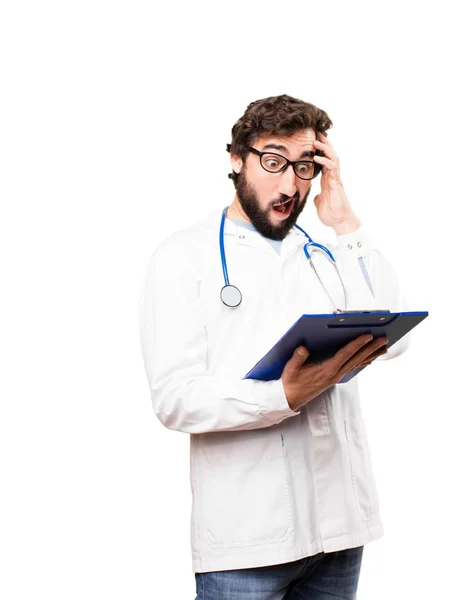 Unga läkare man med en rapport — Stockfoto